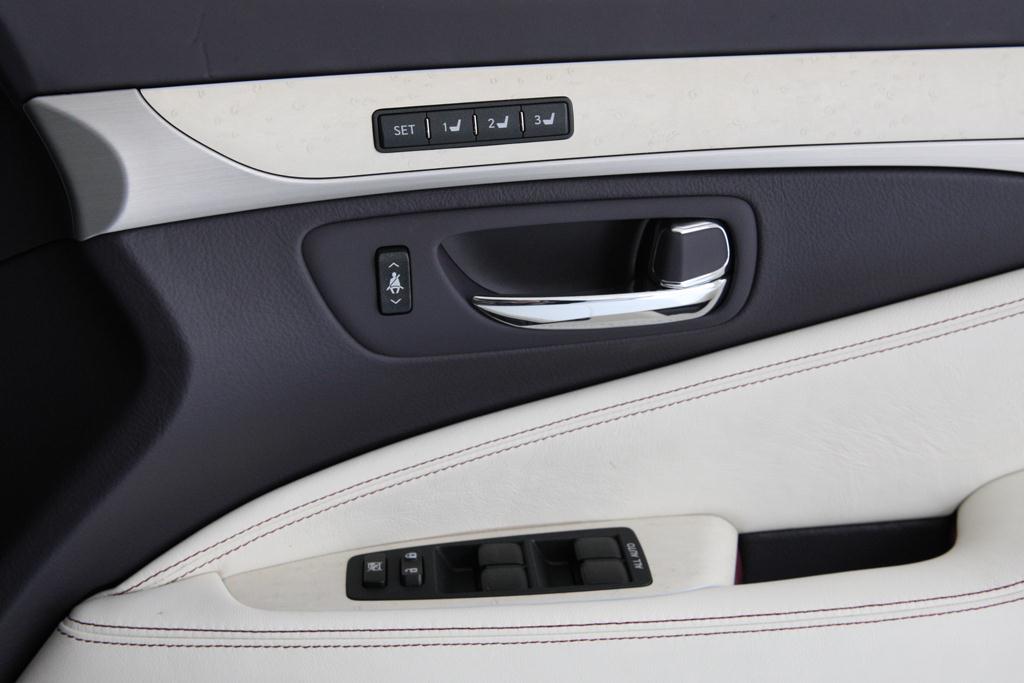 ＬＳ６００ｈのドア