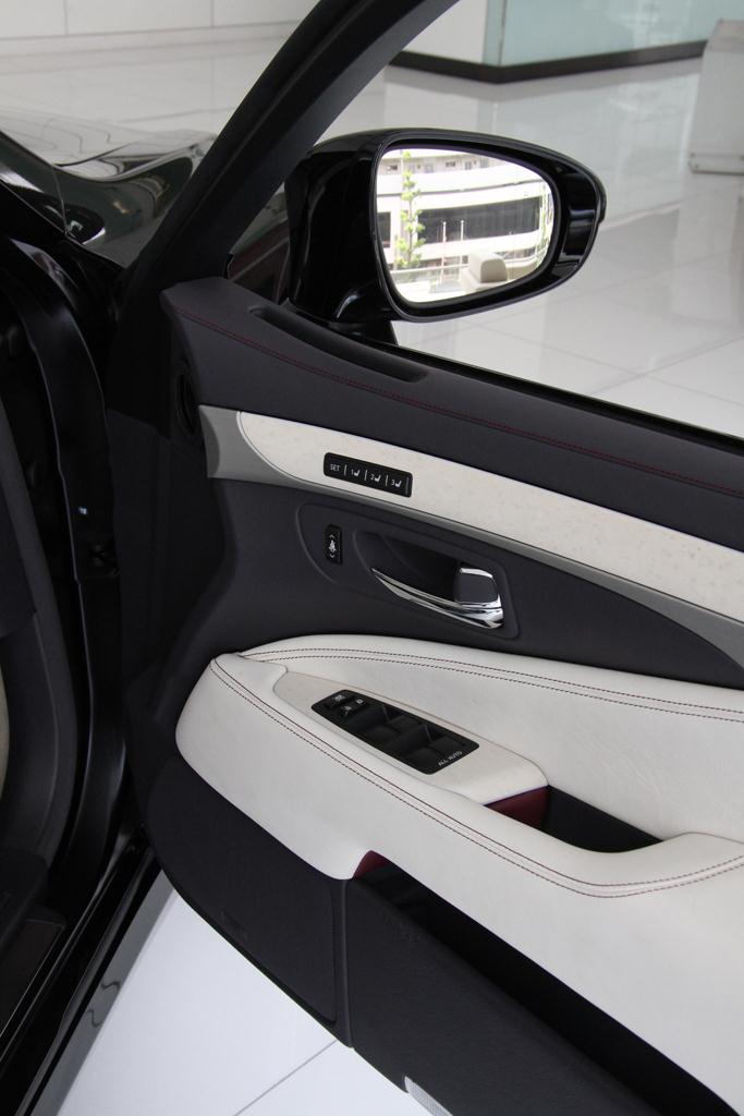 ＬＳ６００ｈのドア