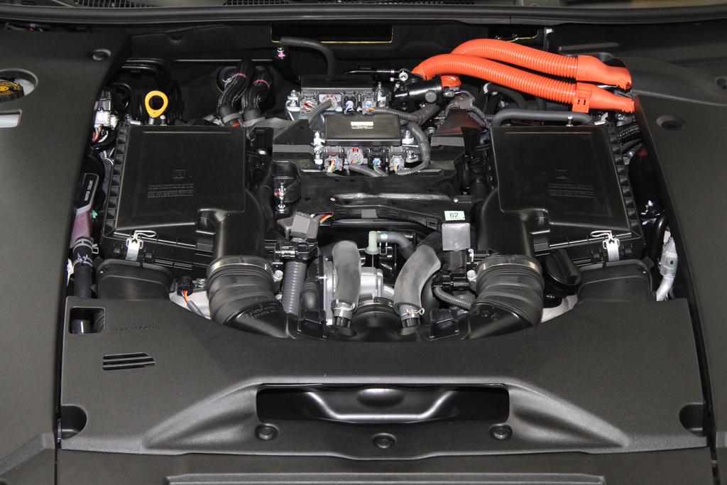 ＬＳ６００ｈのエンジンルーム