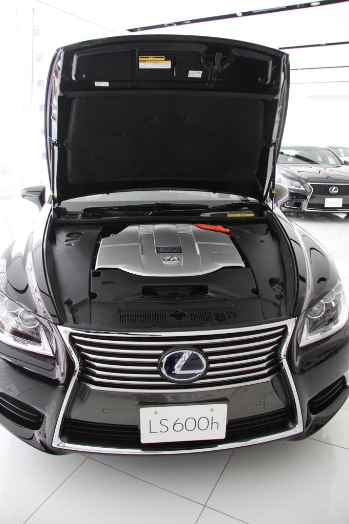 ＬＳ６００ｈのエンジンルーム