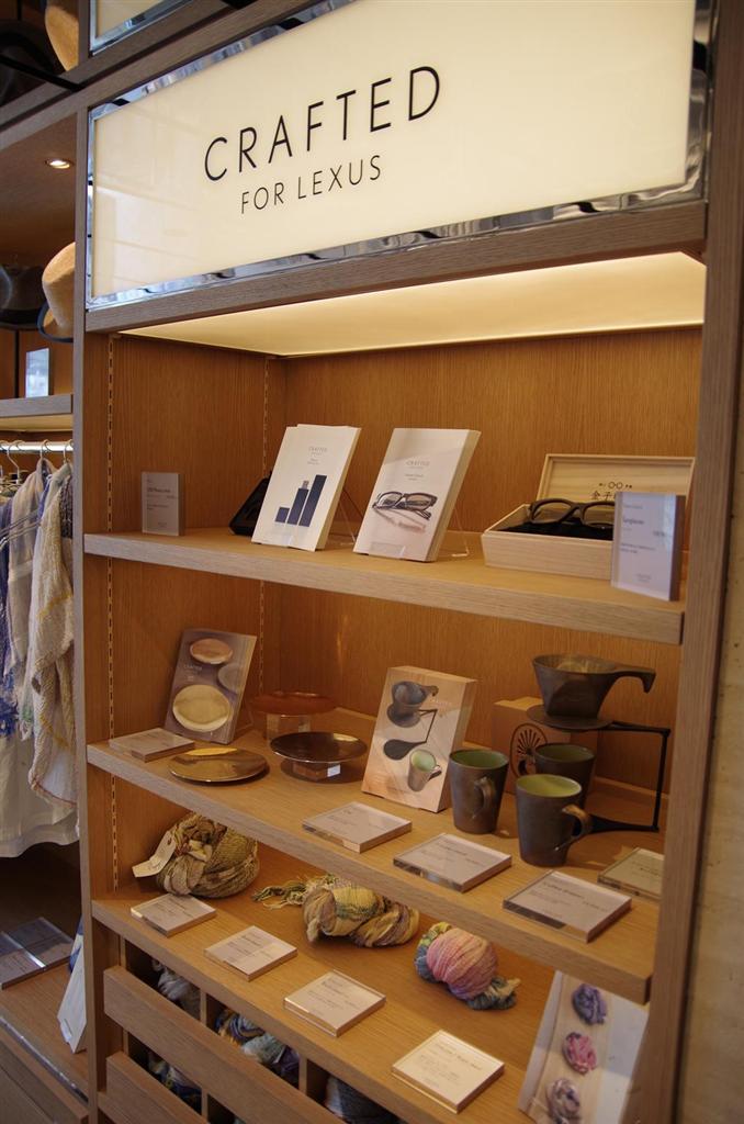 日本で活躍する匠とのコラボレーションで生まれた眼鏡など