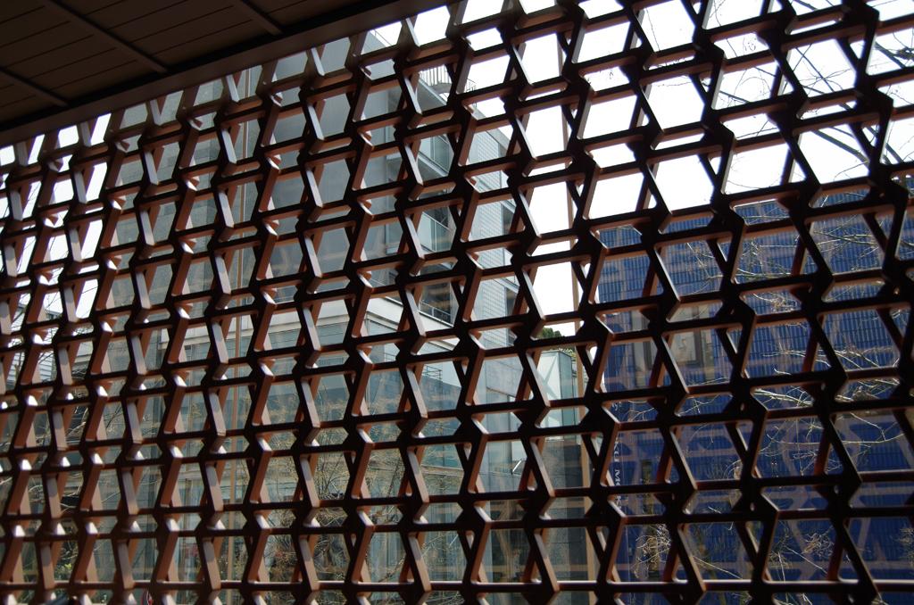 ビストロにも「スピンドルグリル」の格子があった