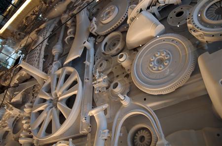 「レクサス」の部品で埋め尽くされた迫力ある壁面