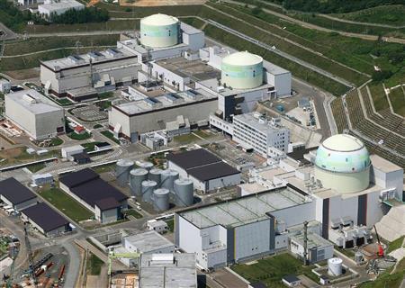 完全停止から既に２年を越えた北海道電力の泊（とまり）原発。この間に経営が悪化した北電の自己資本比率は、「危険水域」とされる１０％を割り込んだ＝北海道古宇郡泊村（共同）