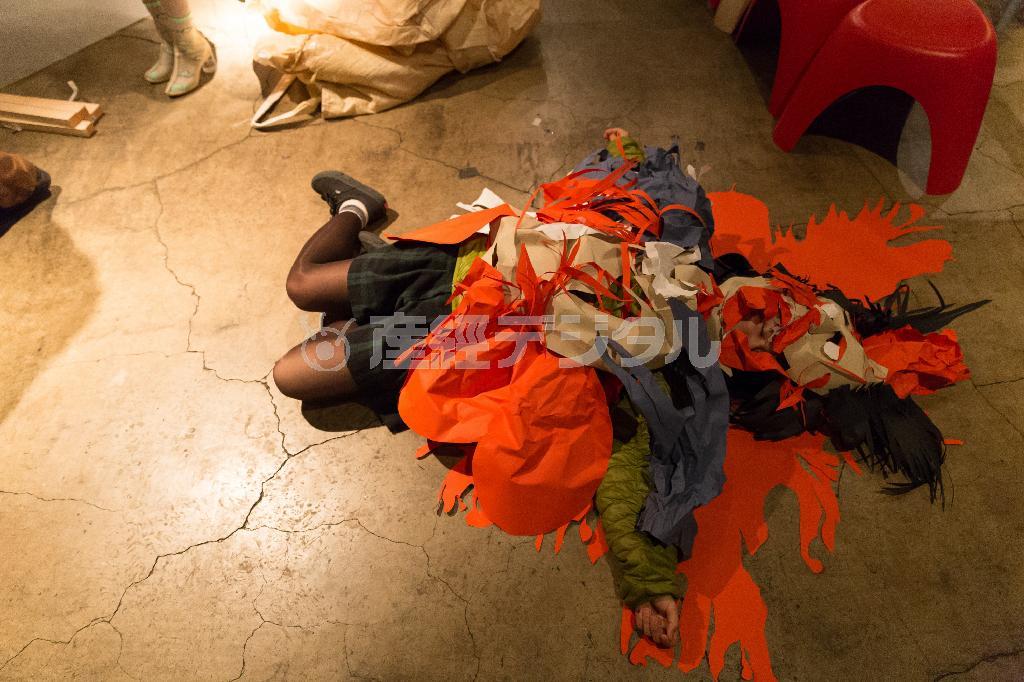 第３回公演「Ｌａｓｔ＿Ｄａｙ＿ｏｆ＿Ｈｕｍａｎｉｔｙ」＝２０１４年３月１９日（提供写真）