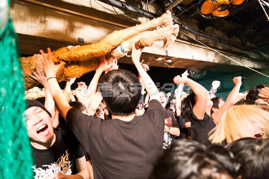 第２回公演「ｍｏｓｈｉｎｇ＿ｍａｎｉａｃ＿２０００」＝２０１４年２月１９日（提供写真）