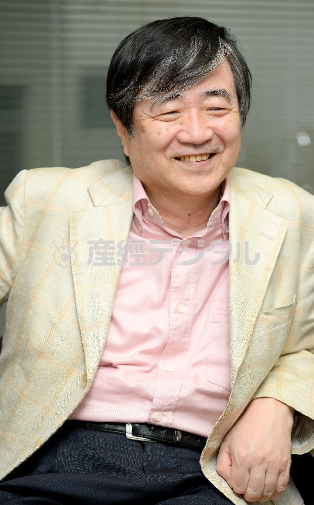 実は登山経験はほとんどないという北村薫さん。「登らないからこそ想像が広がるのかも」とほほえむ＝２０１４年５月９日、東京都千代田区（宮崎瑞穂撮影）