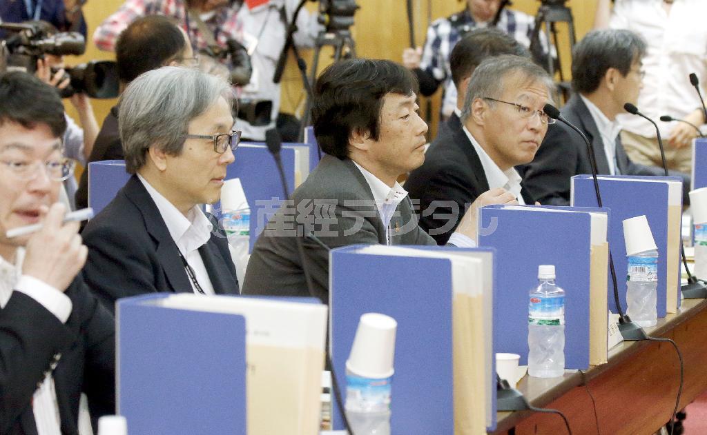 厚労省幹部らが出席し開かれた社会保障審議会年金部会＝２０１４年６月３日午後、東京都港区（共同）