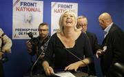 〝反ＥＵ・反移民〟を掲げ、欧州連合（ＥＵ）欧州議会選挙で初の首位政党になる見込みとなったフランスの極右政党、国民戦線（ＦＮ）のマリーヌ・ルペン党首。首都パリ近郊ナンテールにある党本部で喜びを爆発させた＝２０１４年５月２５日、フランス・ナンテール（ロイター）