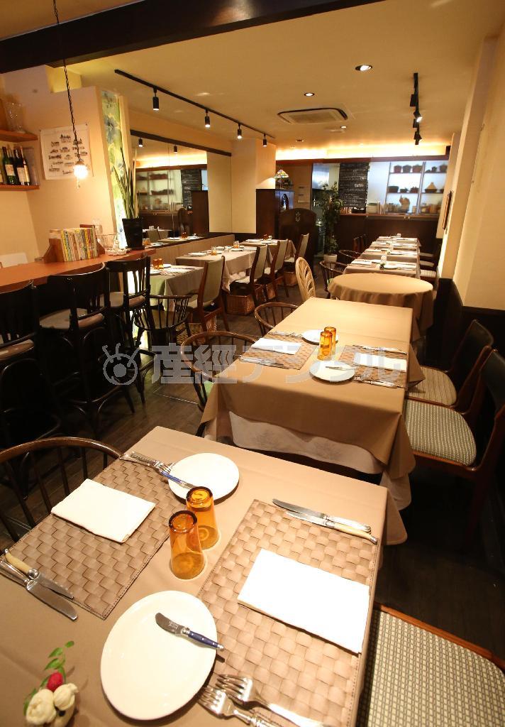 店内はアットホームな美食空間だ＝２０１４年５月２１日、京都市中京区（恵守乾撮影）