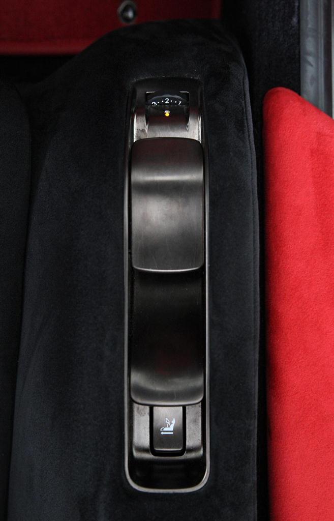 運転席右側にあるヒータースイッチ