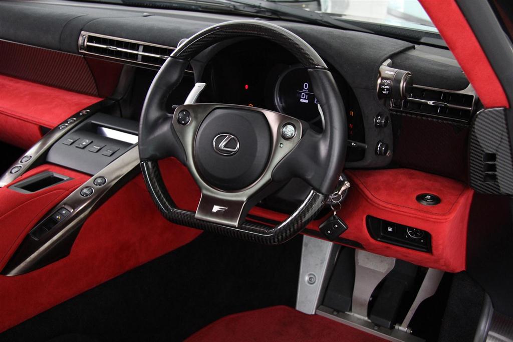 ＬＦＡの運転席