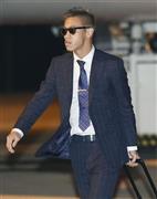 ブラジルに到着した本田圭佑（けいすけ）。新しい髪型で気合い十分＝２０１４年６月７日、ブラジル・サンパウロ州カンピーナス市（代表撮影）