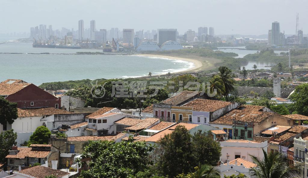 レシフェに隣接する世界遺産の都市、オリンダの町並み＝２０１２年１２月、ブラジル（共同）