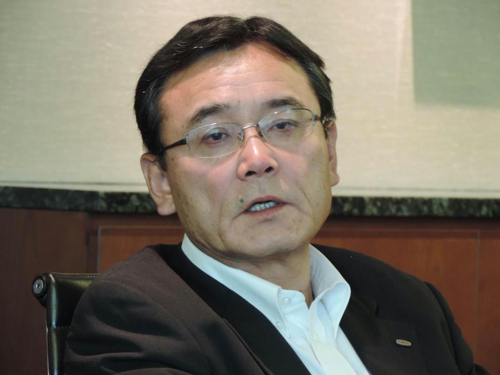 フジサンケイビジネスアイなどのインタビューに応じる富士通の山本正已社長＝１０日、東京都港区