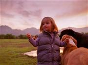 劇場公開作品「闇のあとの光」（提供写真）。（Ｃ）Ｎｏ＿Ｄｒｅａｍ＿Ｃｉｎｅｍａ，Ｍａｎｔａｒｒａｙａ＿Ｐｒｏｄｕｃｔｉｏｎｓ，Ｆｏｎｄｏ＿ｐａｒａ＿ｌａ＿ｐｒｏｄｕｃｃｉ’ｏｎ＿Ｃｉｎｅｍａｔｏｇｒ’ａｆｉｃａ＿ｄｅ＿Ｃａｌｉｄａｄ（Ｆｏｐｒｏｃｉｎｅ－Ｎｅｘｉｃｏ），Ｌｅ＿Ｐａｃｔｅ，Ａｒｔｅ＿Ｆｒａｎｃｅ＿Ｃｉｎｅｍａ