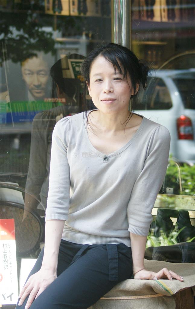幼いころからＳＦ作家を志していたという仁木稔（にき・みのる）さん。「ファンタジーを読んでいても、『これは地動説の世界なのか天動説の世界なのか』と設定が気になってしまう」と苦笑するほどのＳＦ好きだ＝２０１４年５月３０日、東京都千代田区（塩塚夢撮影）