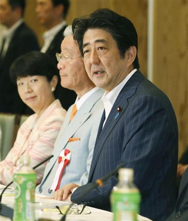 規制改革会議であいさつする安倍首相＝１３日午前、首相官邸