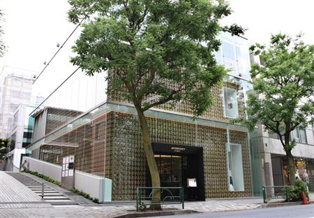 東京・南青山の「ＩＮＴＥＲＳＥＣＴＢＹＬＥＸＵＳ」