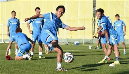 【Ｃ組】コートジボワール戦に向け、練習する清武弘嗣（きよたけ・ひろし、中央）ら日本イレブン＝２０１４年６月１２日、ブラジル・サンパウロ州イトゥ（共同）