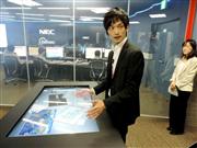 サイバー攻撃を遠隔監視するＮＥＣのセキュリティーオペレーションセンター＝１６日、東京都港区