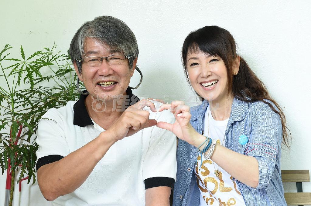 「ミンダナオ子ども図書館（ＭＣＬ）」の松居友さん（左）と一般社団法人「Ｇｅｔ＿ｉｎ＿ｔｏｕｃｈ」理事長の東ちづるさん（山下元気さん撮影）