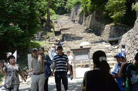 織田信長が建てた安土城の城跡＝２０１４年６月１日、滋賀県近江八幡市（原圭介撮影）