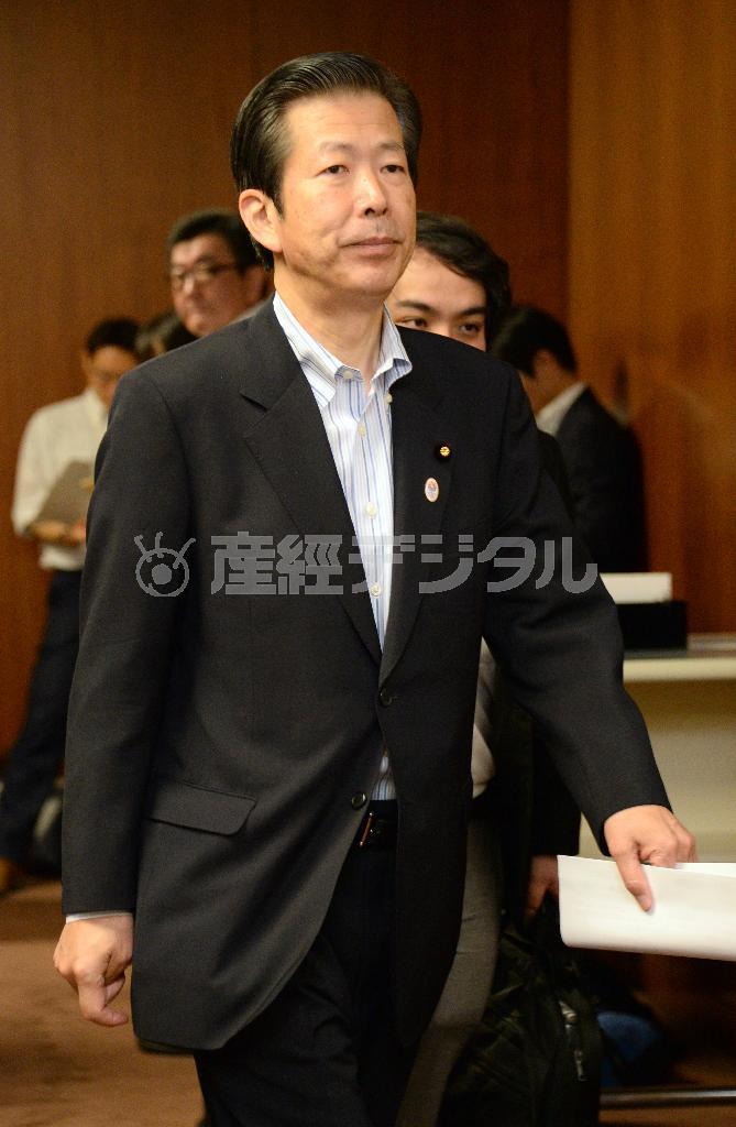 参院外交防衛委員会を終えた公明党の山口那津男（なつお）代表＝２０１４年６月１９日午前、国会内（酒巻俊介撮影）