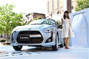 ダイハツ工業が発売した軽自動車の新型スポーツカー「コペン」
