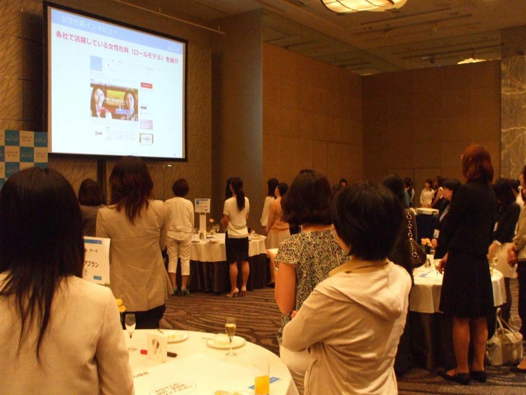 転職支援のビズリーチが企業の女性人事担当者らに向けて実施したイベント。女性活用が進むためには行政の政策が必要との声が相次いだ＝５月２９日、東京都渋谷区