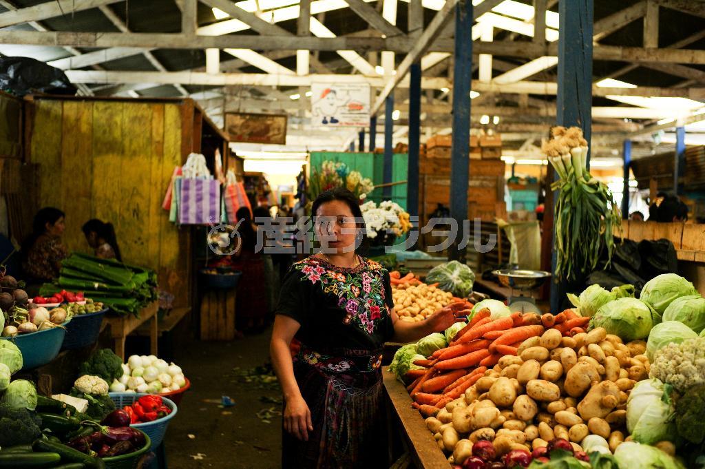 毎週通ったサンペドロ・ラ・ラグーナの小さな市場。旅行者にも良心的な値段で販売してくれる＝グアテマラ（緑川真実さん撮影）