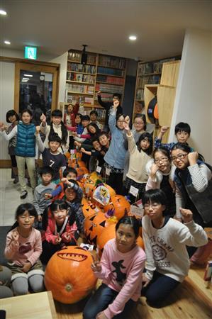 岩手県盛岡市にある「フキデチョウ文庫」＝２０１３年１０月２０日（提供写真）