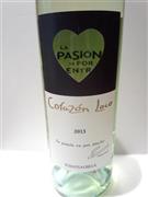 白ワイン「イニエスタ・コラソン・ロコ・ブランコ」＝２０１４年６月５日（竹内香奈子さん提供）