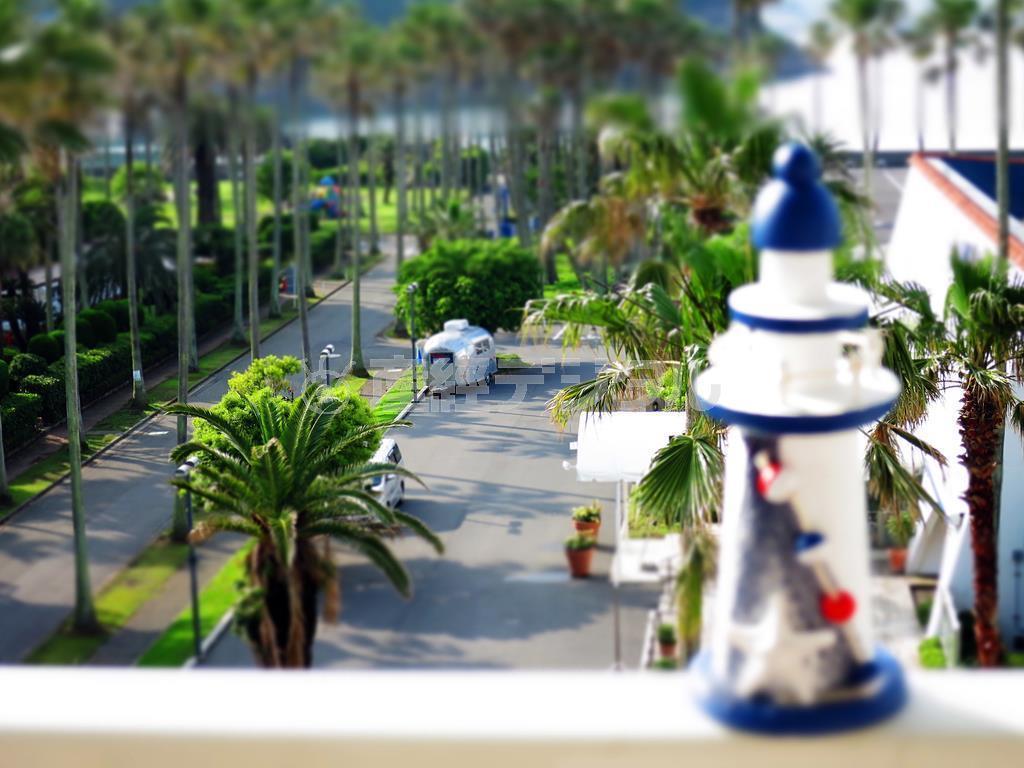 ジオラマモード。少し高い位置から車や建物、人物を撮ると、ミニチュアの世界が写しだされます＝２０１４年６月９日（須藤夕子さん撮影）