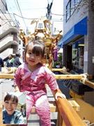 テレビでよく見かける「ワイプ」（小窓による画像の切り替え、左下）＝２０１４年５月１１日（須藤夕子さん撮影）