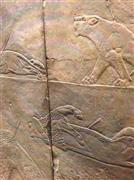 時間を忘れるほど見つめてしまった、アッシリアのライオン狩りの壁画。大英博物館にて＝２０１４年５月６日、英国・首都ロンドン（本谷有希子さん撮影）