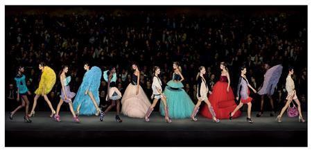 アンドレアス・グルスキー《Ｖ＆Ｒ》２０１１年＿ヤゲオ財団蔵（提供写真）。（Ｃ）Ａｎｄｒｅａｓ＿Ｇｕｒｓｋｙ／ＶＧ＿ＢＩＬＤ－ＫＵＮＳＴ，Ｂｏｎｎ＆ＪＡＳＰＡＲ，Ｔｏｋｙｏ，２０１４＿Ｅ１０１６