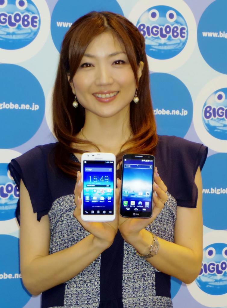 ビッグローブが売り出すＬＴＥに対応した格安スマホ＝３０日、東京都千代田区