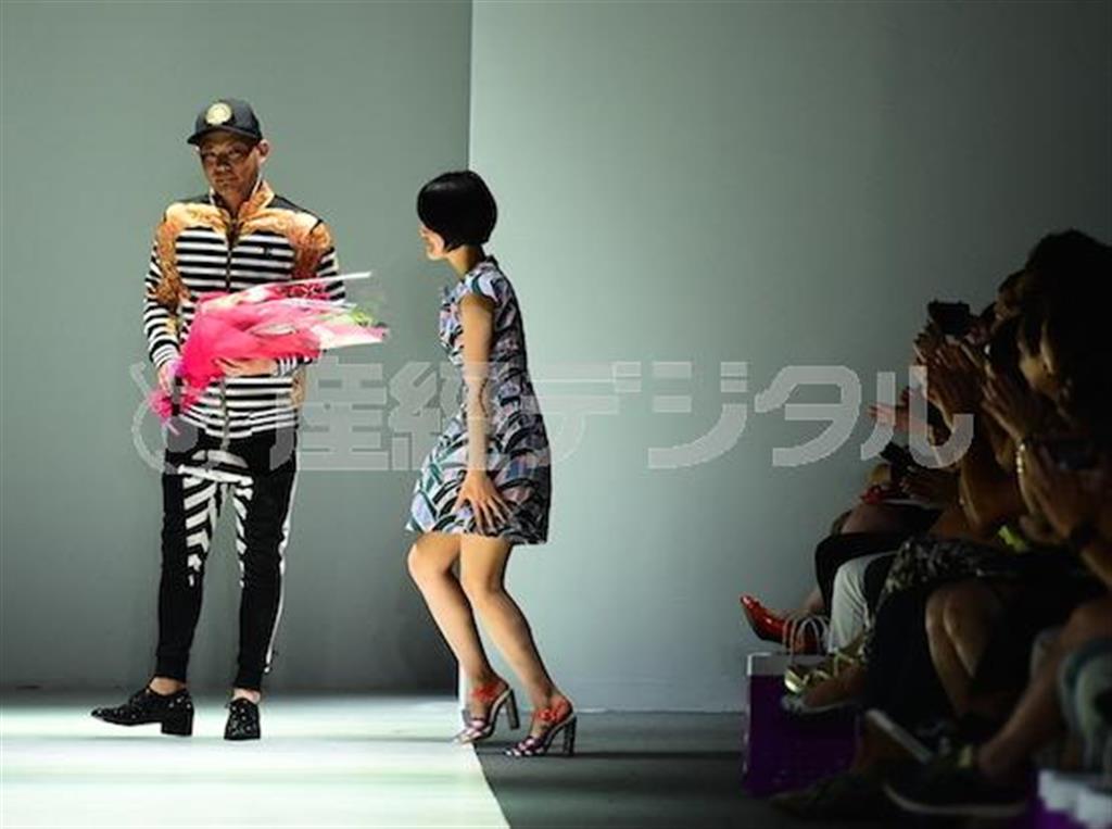 「ドレスキャンプ」のデザイナー、岩谷俊和はショー成功で「アジアは自分のやりたいことを受け入れてくれるし、ビジネスとして見逃せない市場」と意欲を深めた＝２０１４年５月１７日、シンガポール（近藤陽子さん撮影）