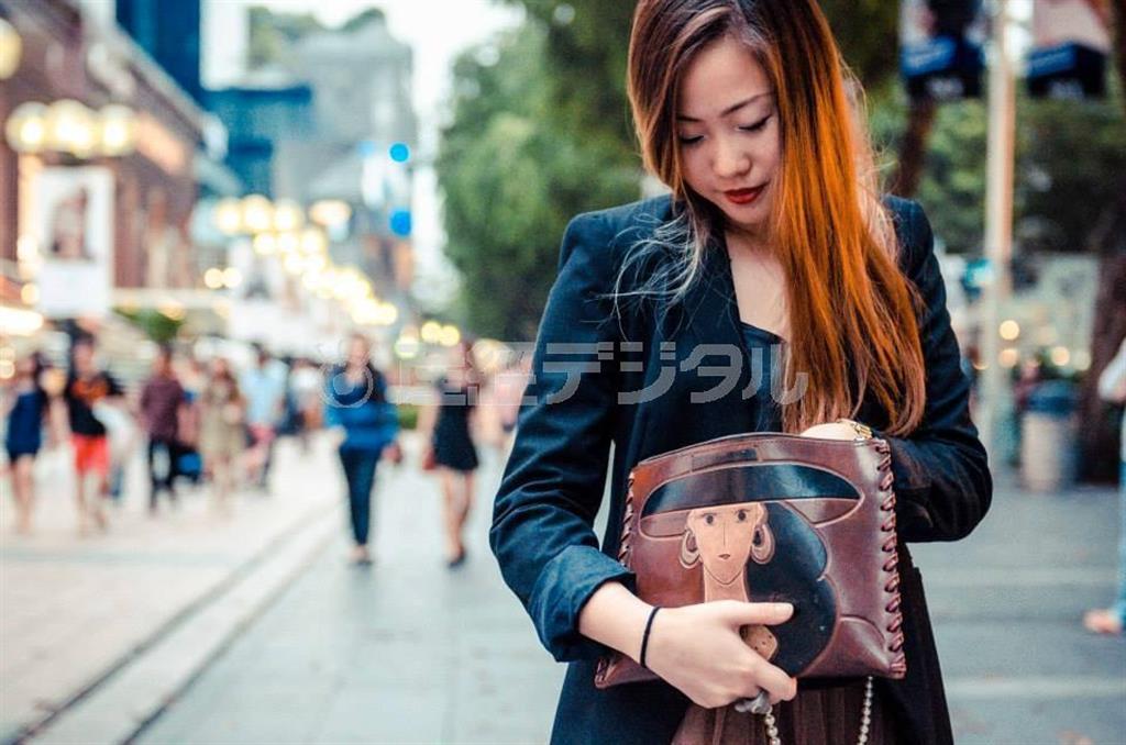 シンガポールの街で出会った学生、ジュディー。「欧米のストリートファッションやブログがお手本」（Ｊｏｈｎ＿Ｔａｎさん撮影、提供写真）