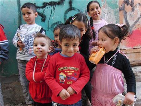 レバノンのパレスチナ難民キャンプの子供たち（提供写真）