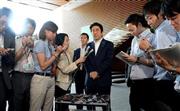 北朝鮮への独自制裁の一部解除を表明する安倍晋三（しんぞう）首相＝２０１４年７月３日午前、首相官邸（酒巻俊介撮影）
