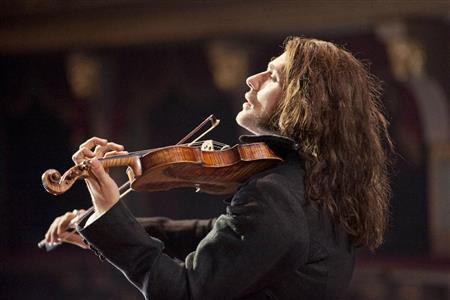 【かざすンＡＲ（視聴無料）】映画「パガニーニ＿愛と狂気のヴァイオリニスト」（バーナード・ローズ監督）。７月１１日公開（グアパグアパ提供）。（Ｃ）２０１３＿Ｓｕｍｍｅｒｓｔｏｒｍ＿Ｅｎｔｅｒｔａｉｎｍｅｎｔ／Ｄｏｒ＿Ｆｉｌｍ／Ｃｏｎｓｔｒｕｃｔｉｏｎ＿Ｆｉｌｍ／Ｂａｙｅｒｉｓｃｈｅｒ＿Ｒｕｎｄｆｕｎｋ／Ａｒｔｅ．Ａｌｌ＿ｒｉｇｈｔｓ＿ｒｅｓｅｒｖｅ