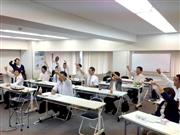 顧客の高齢化が進むなか、安心・安全な遊技環境構築へ真剣に受講する参加者