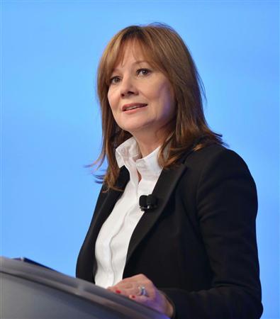米ゼネラル・モーターズ（ＧＭ）の従業員集会で話すバーラＣＥＯ＝６月５日、米ミシガン州（ＧＭ提供、共同）