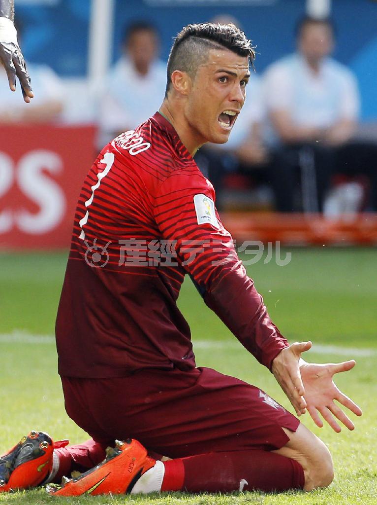 【Ｇ組】サッカー界きってのイケメンクリスティアーノ・ロナルド（Ｒマドリード）は、４年に１度の大舞台で輝けずに終わった。「バロンドールの呪い」にかかったか＝２０１４年６月２６日、ブラジル・首都ブラジリア（共同）