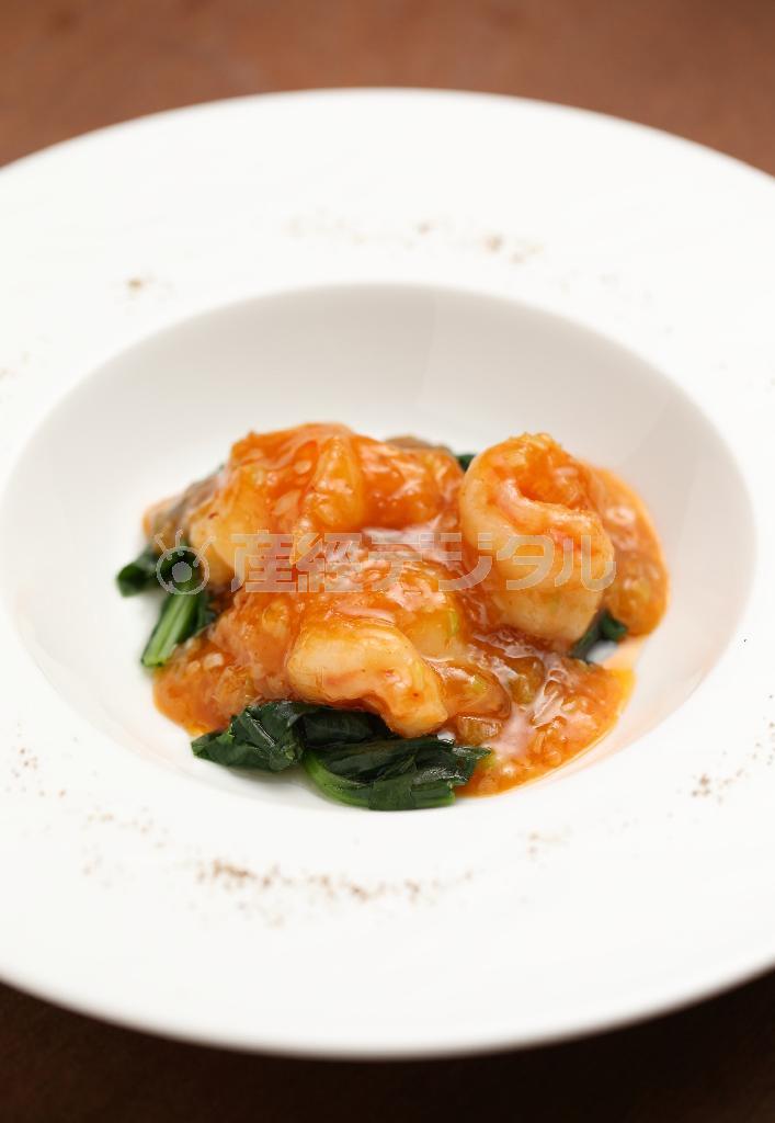 歯ごたえのある「大海老のチリソース」はピリリと辛い＝２０１４年６月１６日、京都市東山区（恵守乾撮影）