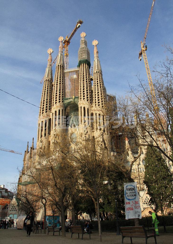 今（２０１３年）も未完成のサグラダ・ファミリア（聖家族教会）＝２０１３年３月４日、スペイン・カタルーニャ自治州バルセロナ（藤原翔撮影）