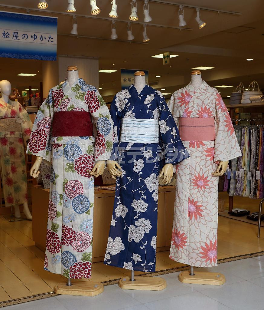 帯と浴衣のコーディネートは、「浴衣にあるどれか一色を、帯と合わせるとまとまります」（関本美弥子さん）＝２０１４年６月３０日、東京都中央区・松屋銀座（小野淳撮影一）