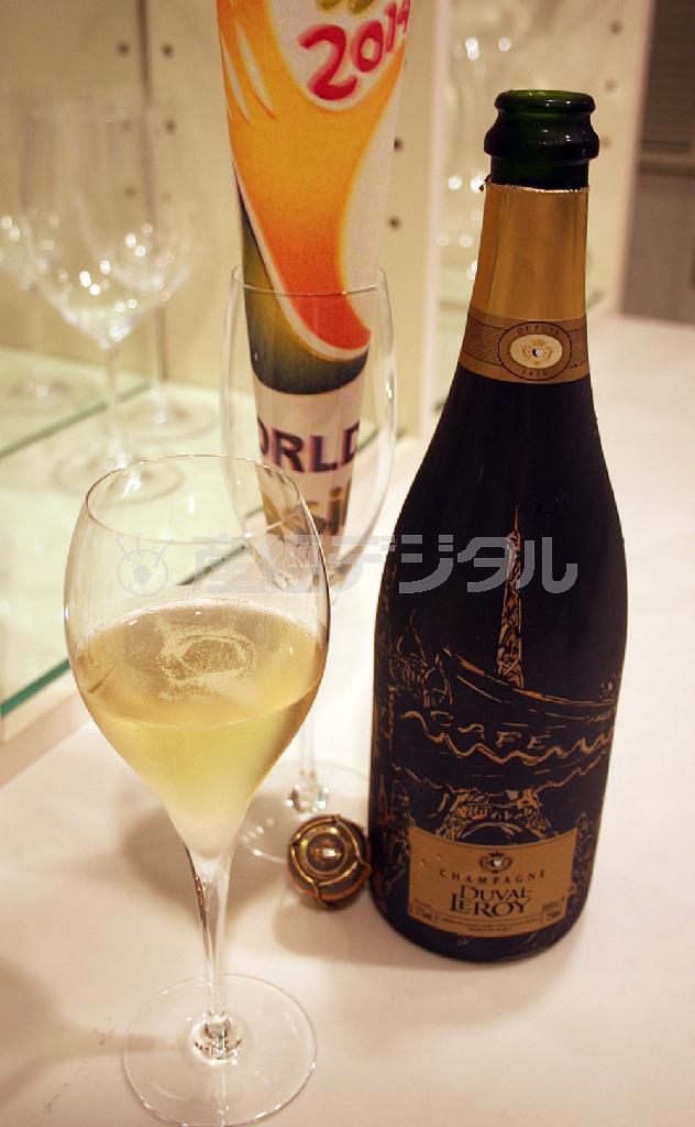 パリの雰囲気たっぷりのブリュット・デザイン・パリ＝２０１４年７月６日（青木冨美子さん撮影）